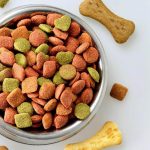 Linea di produzione automatica per l'imballaggio di buste per alimenti per animali domestici